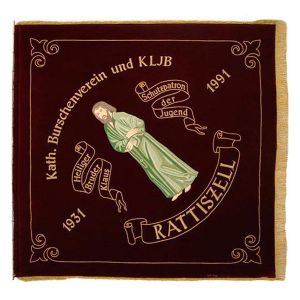 Vereinsfahnen Katholischer Burschenverein und KLJB mit Heiligenfigur